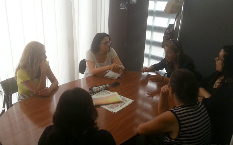 IU plantea que el servicio de ayuda a domicilio debe ser el primero que el Ayuntamiento “rescate”, tras escuchar a la plantilla