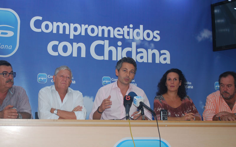 El PP recogerá firmas contra la subida del IBI, “un atraco a los chiclaneros con la única idea de conseguir beneficios para el PSOE”