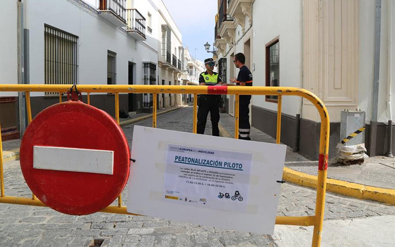 El uso peatonal de las calles Blas Infante y Rosario, experiencia piloto durante la jornada del Día sin Coche