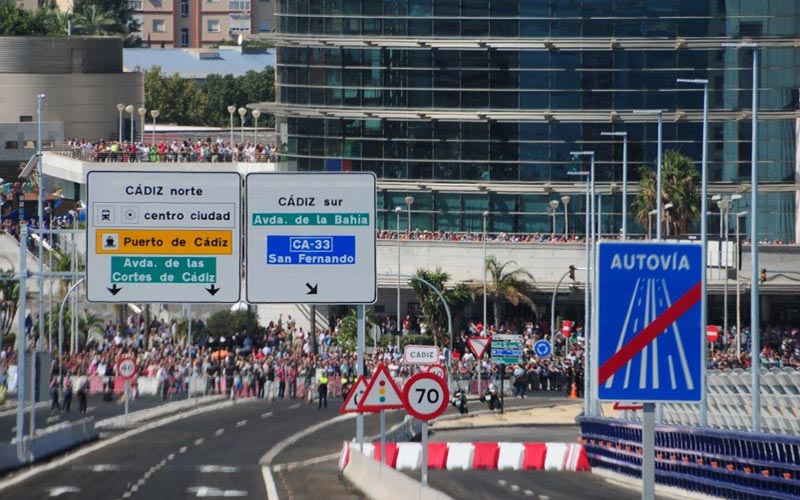 Un (faraónico) puente para el pueblo, pero sin el pueblo