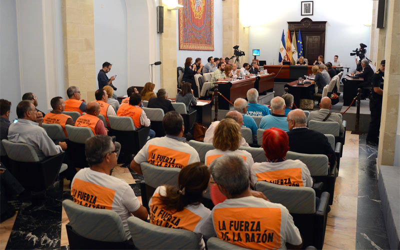 Todos los partidos, salvo el PP, abogan por la reincorporación de los afectados por el ERE municipal “con la mayor inmediatez posible”