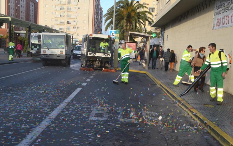 El PP, alarmado por la suciedad de calles y plazas, exculpa a la concesionaria: “no podemos acostumbrarnos a ratas y cucarachas”