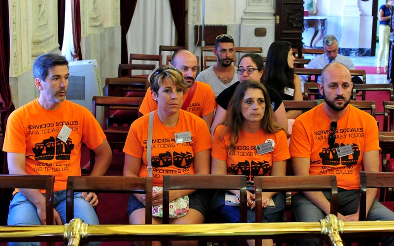 Los trabajadores de Asuntos Sociales despedidos, “esperanzados” con que el nuevo equipo de Gobierno actúe para su readmisión