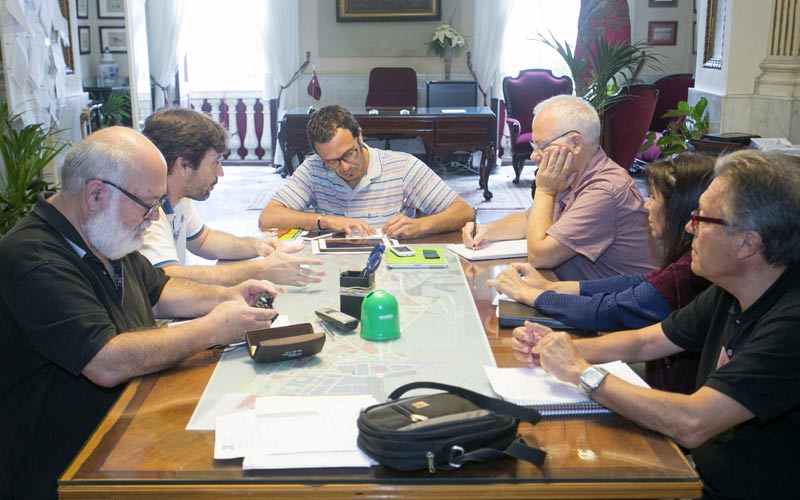 La Apdha traslada al alcalde su preocupación por “problemas enquistados por una política de 20 años de espaldas a la gente”