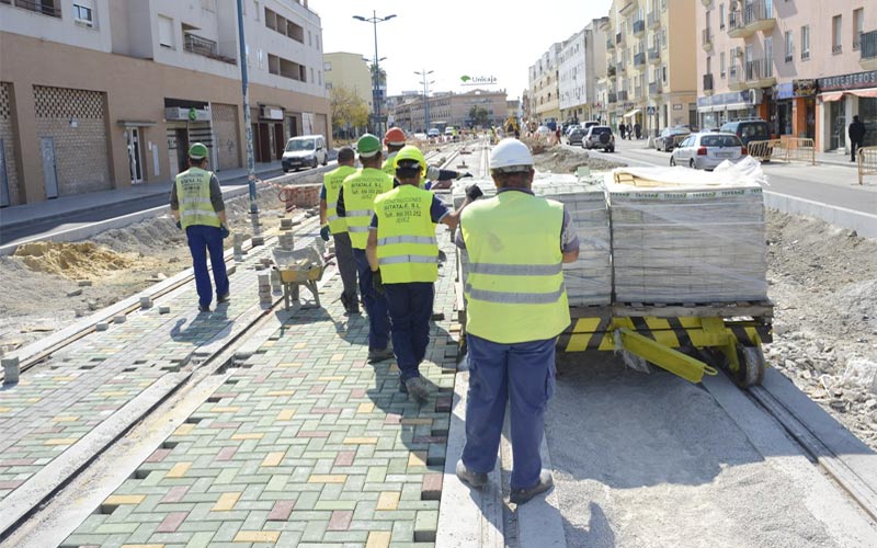 Las obras del tranvía en el tramo de Chiclana alcanzan una “punta de empleo histórica” de 287 trabajadores