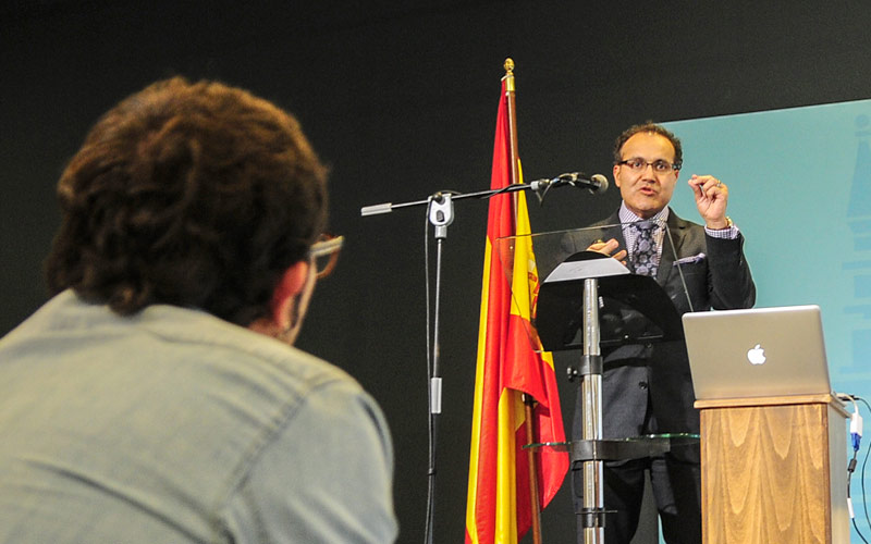 Quiñones-Hinojosa recoge el Premio de Cirugía Cortes de Cádiz que “reconoce toda una vida de lucha contra el sistema preestablecido”