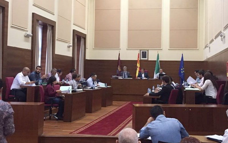 La oposición tumba la subida del IBI en un 25% planteada por el Gobierno chiclanero del PSOE, que vaticina “tiempos difíciles”