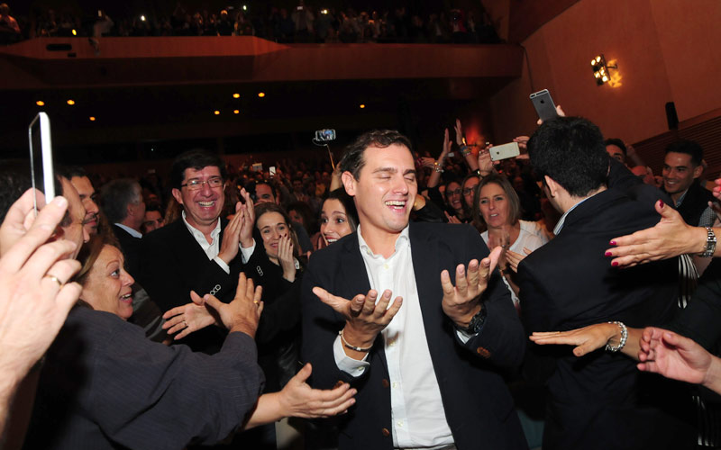Rivera (Ciudadanos) lanza desde Cádiz sus promesas de eliminar el Senado y las diputaciones: “a más de uno le va a dar un susto”
