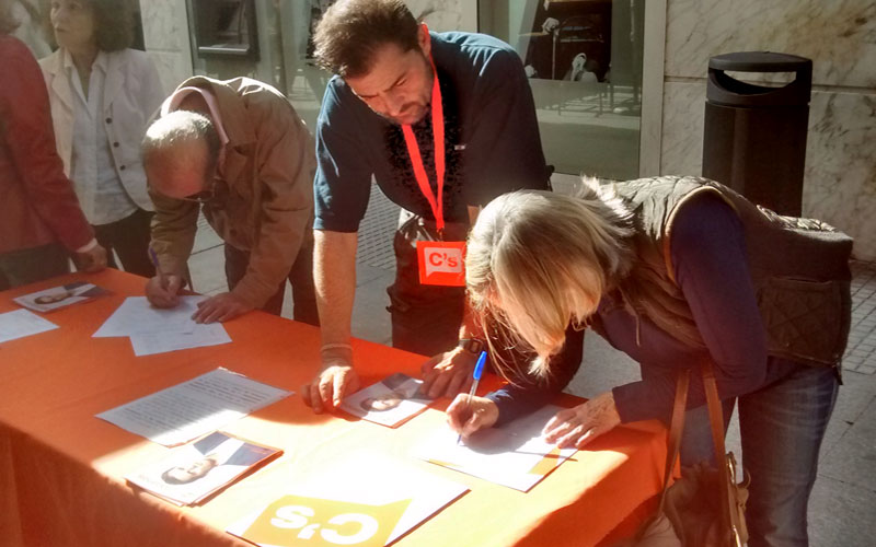 Ciudadanos en Cádiz reúne cinco veces más avales de los necesarios para poder concurrir a las elecciones del 20-D