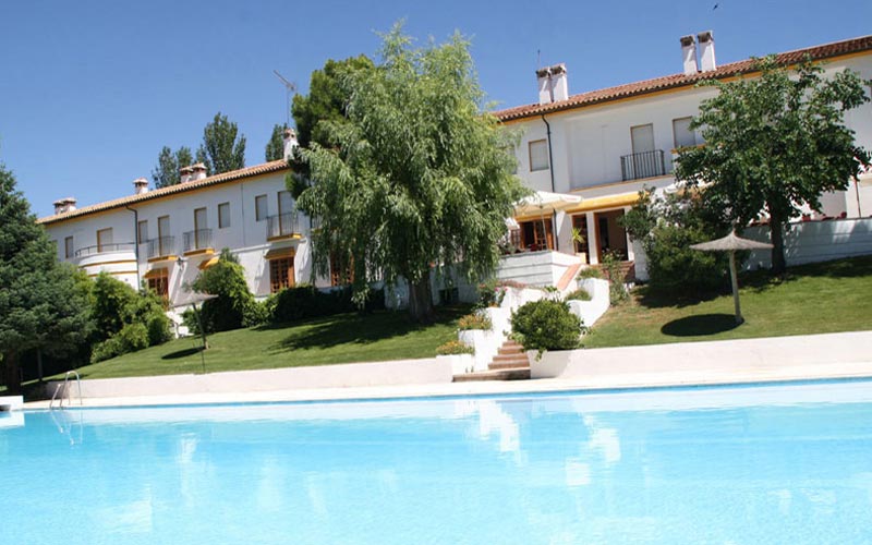 Tugasa será liquidada, pero el Gobierno de la Diputación garantiza el “futuro” de sus hoteles rurales y de los trabajadores