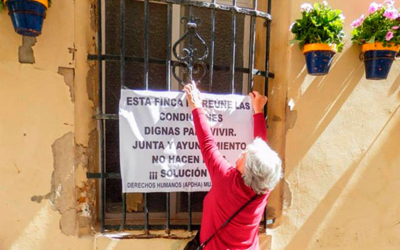 La Apdha pide intervenir al Defensor del Pueblo Andaluz ante la “emergencia habitacional” y la “pasividad” de las instituciones