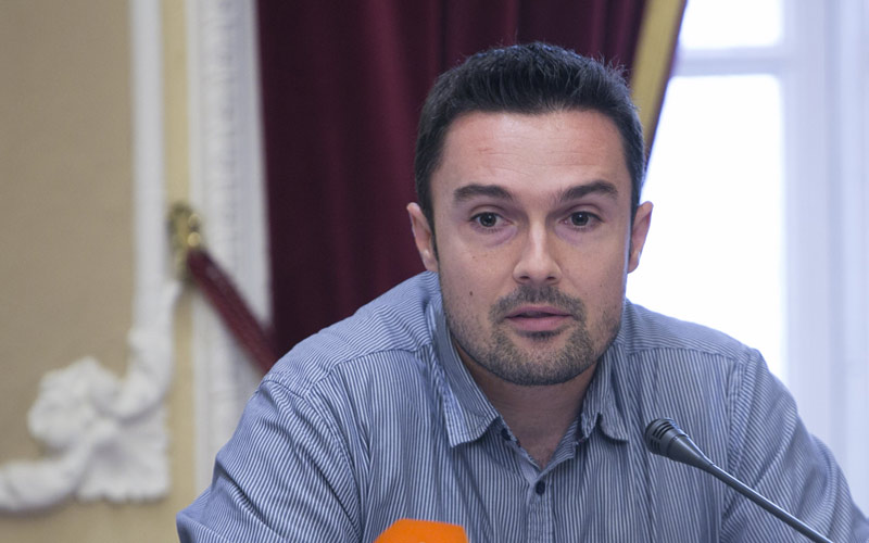Una comisión estudiará y catalogará la simbología franquista todavía presente en Cádiz para justificar su obligada retirada