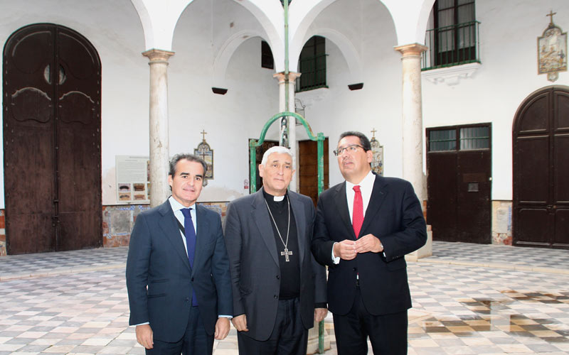 La Caixa y Cajasol aportarán al Obispado de Cádiz 132.000 euros para obras de rehabilitación del patio del Hospital de Mujeres