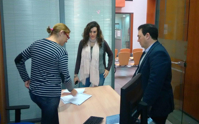 La nueva oficina municipal de fraccionamiento de pagos atiende ya a unos 20 chiclaneros cada día de forma “personalizada e íntima”