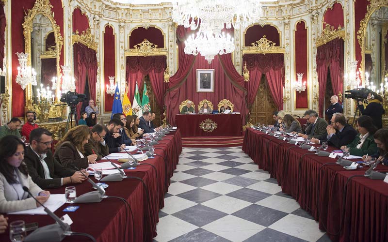 PSOE y PA sacan adelante un presupuesto de la Diputación para 2016 “realista y responsable”; “de la mentira y malo” para el PP