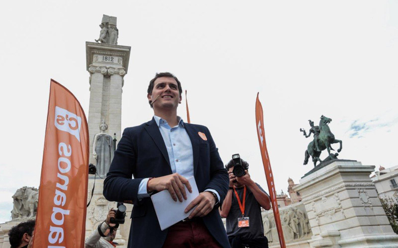 Rivera (Ciudadanos) promete bajo el monumento a las Cortes de Cádiz “una España unida porque no hay nada más progresista”