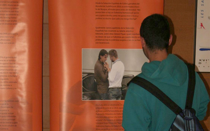 “La mayoría de deportistas homosexuales en España viven una doble vida”: Puerto Real acoge una muestra contra esos tabúes