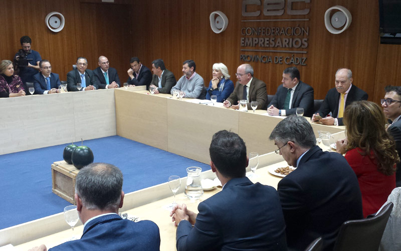 El PP promete ante empresarios un nuevo “plan de competitividad industrial” para Cádiz dotado con 100 millones de euros
