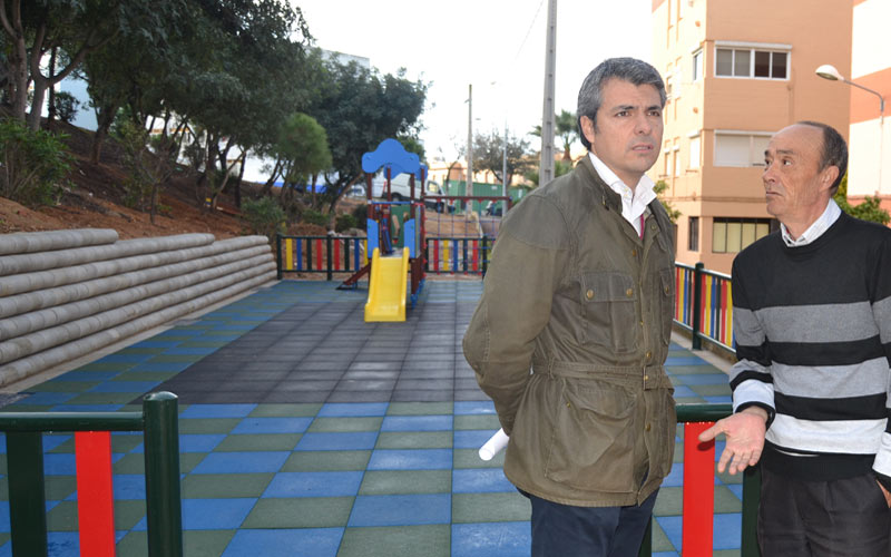 El parque infantil de la barriada Olmo gana espacio