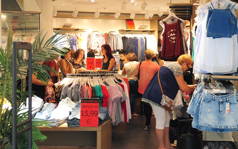 Cádiz cierra 2015 con casi 6.000 parados menos; 3.154 de ellos trabajan en diciembre gracias a las contrataciones navideñas