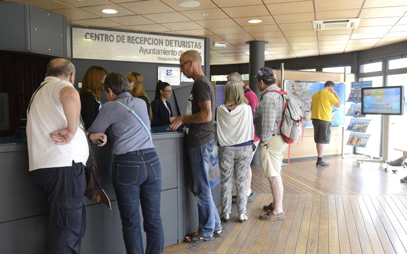 Las oficinas de turismo del Ayuntamiento de Cádiz renuevan la ‘Q de calidad’