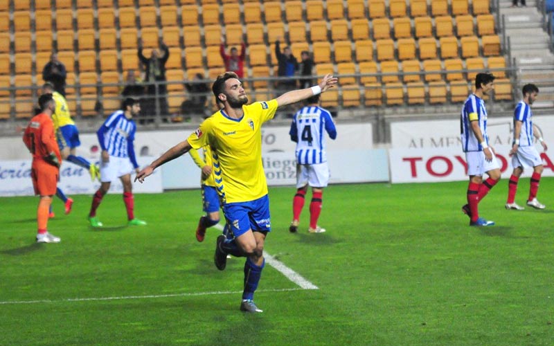 El Cádiz remonta al Recre y gana