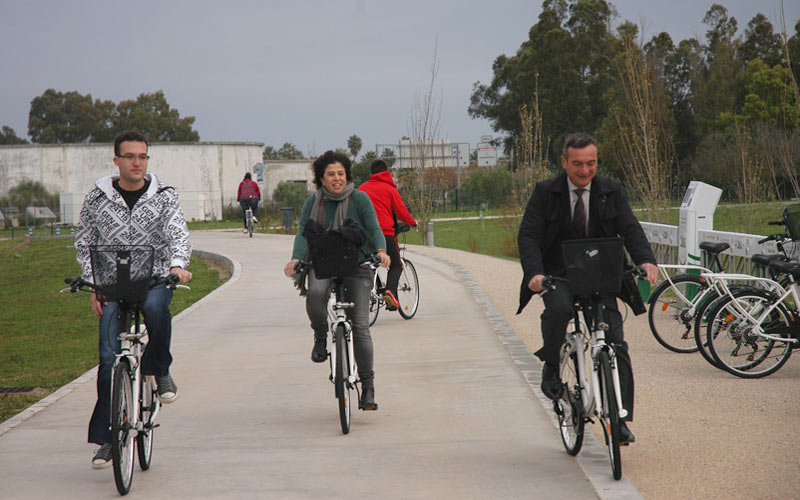 En funcionamiento el nuevo servicio de préstamo automatizado de bicis para atender la movilidad interna en el campus de Puerto Real