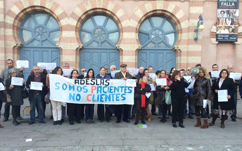Los enfermos de cáncer de Cádiz “tenemos un precio para Adeslas”