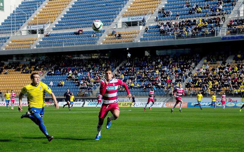 El Granada B supera a un mal Cádiz