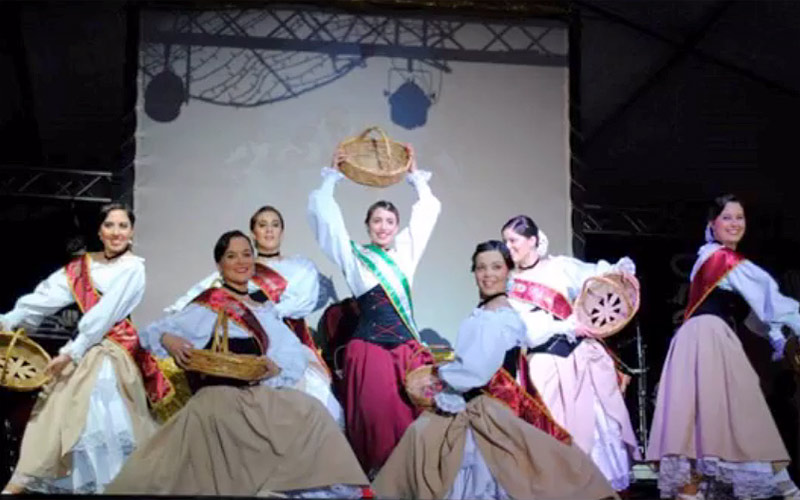 La proclamación de las piñoneras, con trajes costeados por las jóvenes, se celebrará como cada año en el pregón de Carnaval