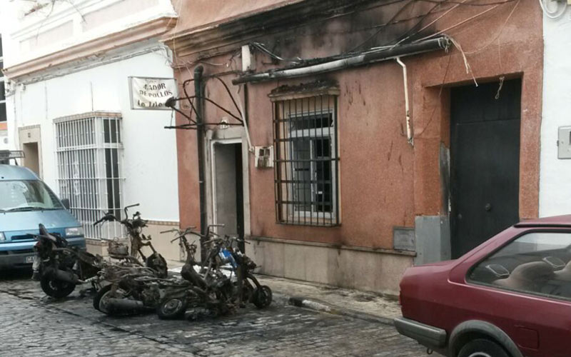 El incendio de motocicletas de la calle Calatrava fue provocado por un hombre, ya detenido, como venganza hacía su expareja