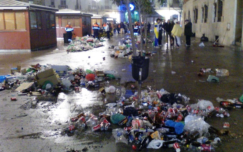 El primer fin de semana de Carnaval deja en Cádiz menos basura que hace un año, unas 220 toneladas, y “ausencia de incidentes”
