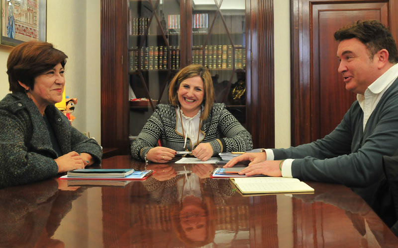 La Diputación muestra su interés por el proyecto de laboratorio de tecnologías e innovación social planteado por la iniciativa Plan C