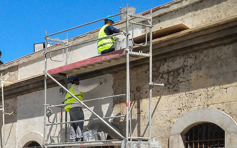 La realización de obras menores en La Isla ya no necesitará de autorización previa municipal, sólo comunicar la actuación