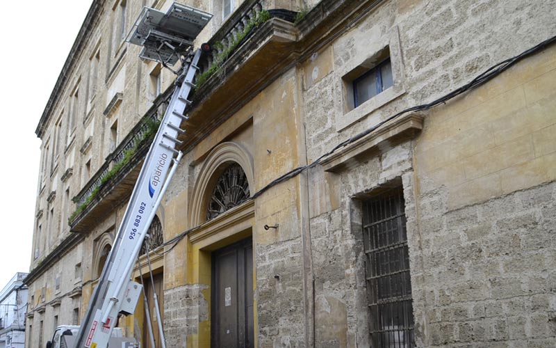 Los trabajos de desalojo y almacenaje de muebles y piezas del Ayuntamiento isleño, “el último paso” previo al inicio de las obras