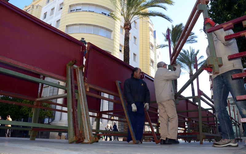 En marcha el montaje de los palcos de la Carrera Oficial de Semana Santa jerezana