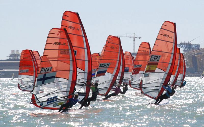Aguas de la bahía gaditana reúnen a más de un centenar de deportistas en la XI Semana Olímpica Andaluza, XVI Trofeo Carnaval