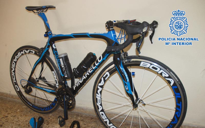 Ofertaba por internet bicis y accesorios de alta gama sin anunciar que eran réplicas asiáticas operando desde una nave en Jerez