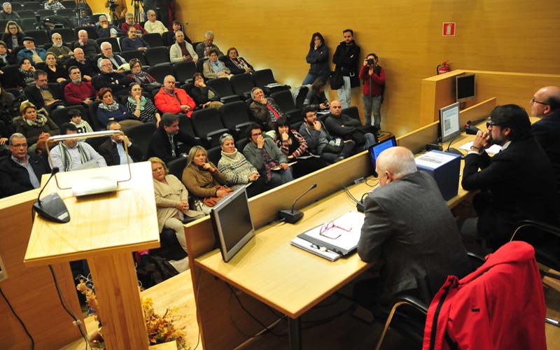 Los vecinos de Loreto pudieron estar bebiendo agua contaminada desde 14 días antes del corte, según un informe que el PP discute
