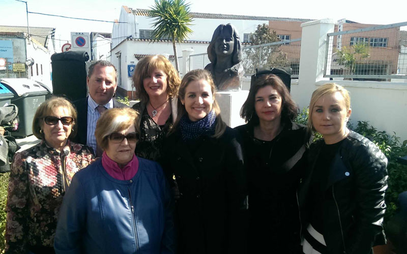 Inaugurada una plaza en Chiclana en recuerdo de Carmen Olmedo Checa, reconocida feminista malagueña