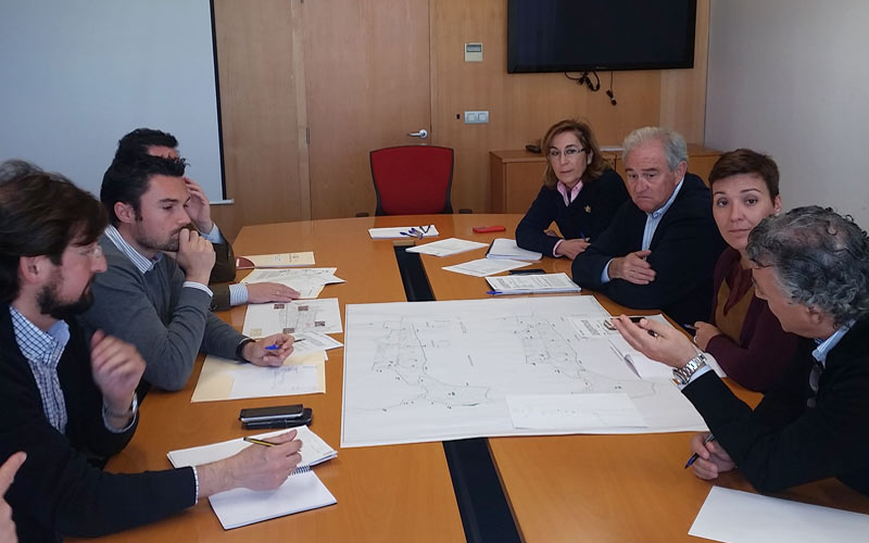 Entendimiento entre Ayuntamiento y Junta para cerrar, ahora sí, el trazado del carril bici de Cádiz, cuyas obras se iniciarían en otoño