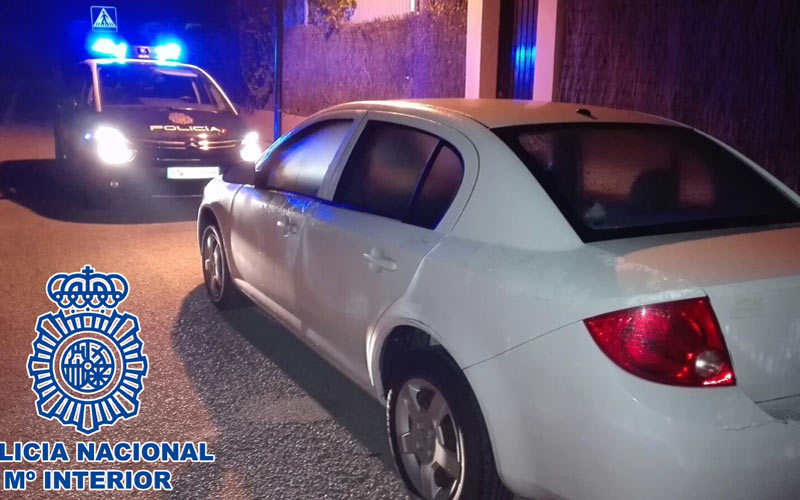Sorprendido con el ‘botín’ tras robar en el interior de once coches estacionados en la zona del Águila y El Ancla