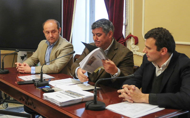 El PP airea un contrainforme elaborado por quienes fueron “juez y parte” en el incidente de Loreto para exigir la dimisión del alcalde