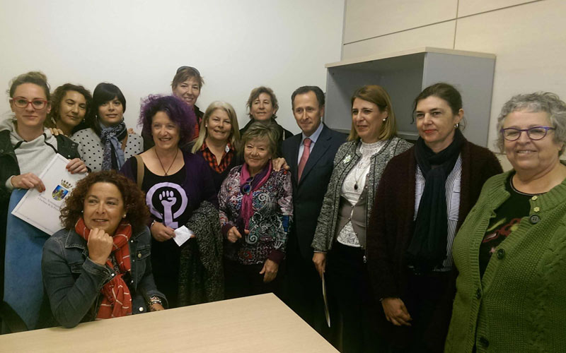 La asociación Kódigo Malva, ya con local municipal, indignada con el Ayuntamiento por mantener el concurso de Chiclaneras de la feria