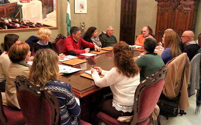 Los techos de uralita de los colegios Ponce de León y Alarcón, “en correcto estado y dentro del plazo de durabilidad permitida”
