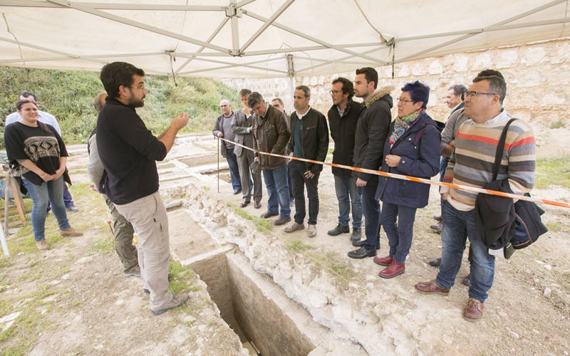 Representantes municipales conocen de cerca las labores de exhumación que se desarrollan en el cementerio de San José