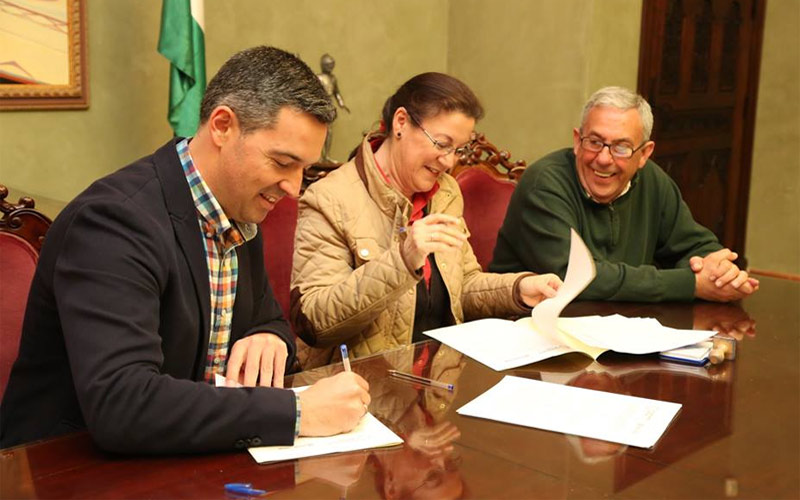 Madre Coraje seguirá encargándose en Rota de la retirada de ropa usada, y además suma el servicio de recogida de aceite usado