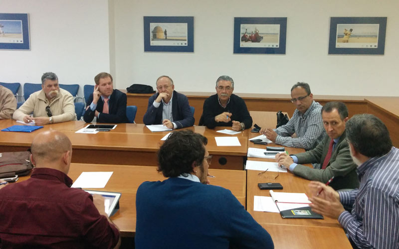 La Mancomunidad y los comités de los astilleros de la Bahía acuerdan promover cursos de formación en el sector naval