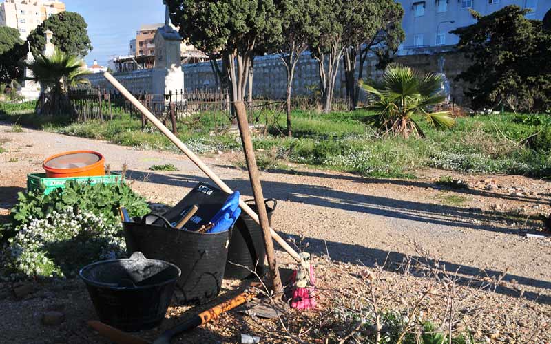 Los trabajos de exhumación de asesinados del franquismo en el cementerio de San José localizan al que podría ser Francisco Díaz