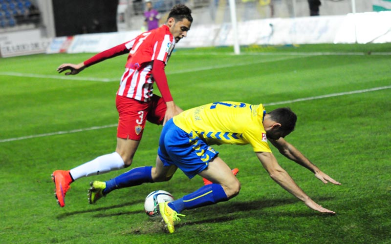 Este Cádiz cae con el colista y toca fondo